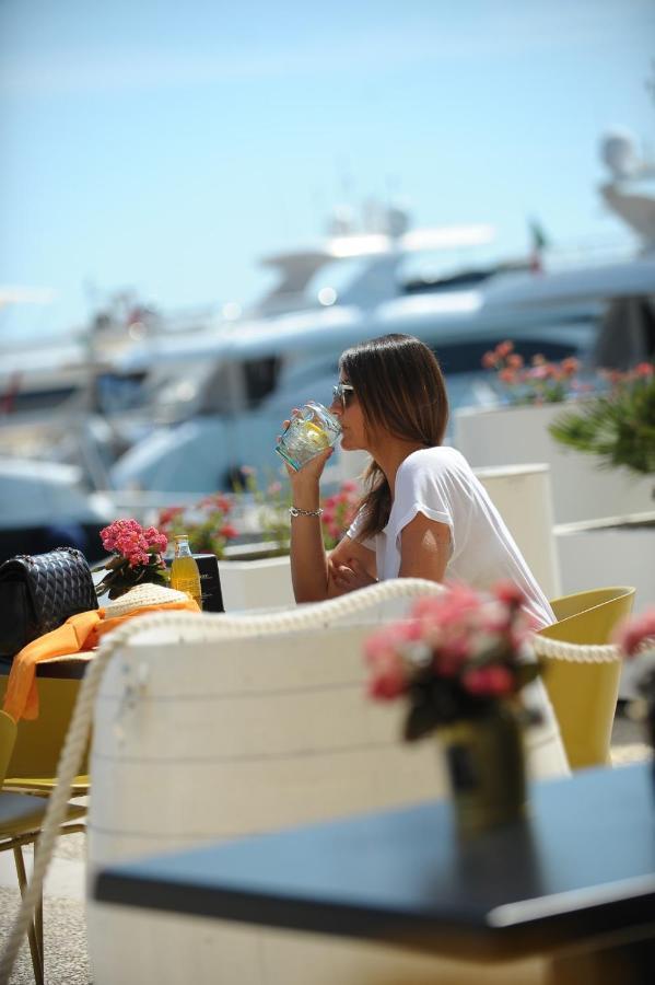 Marina Del Gargano Houseboat Hotel Manfredonia Exterior photo