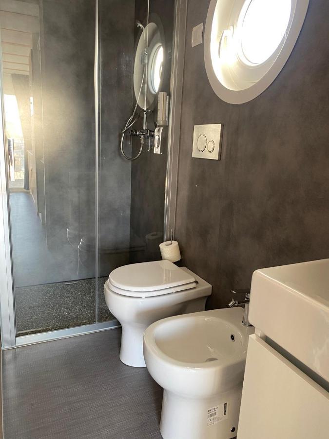 Marina Del Gargano Houseboat Hotel Manfredonia Exterior photo